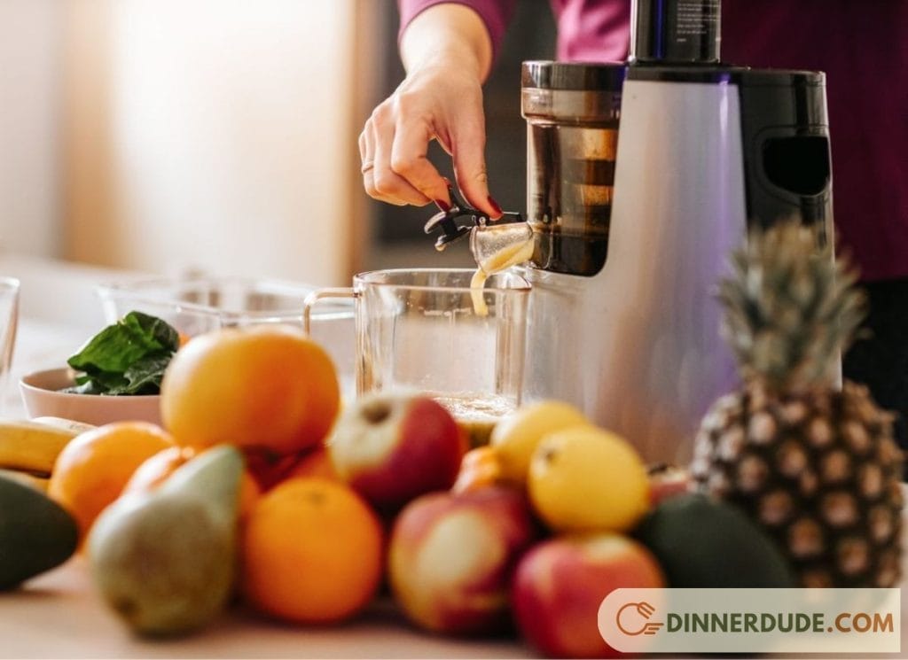 How does an electric juicer work?