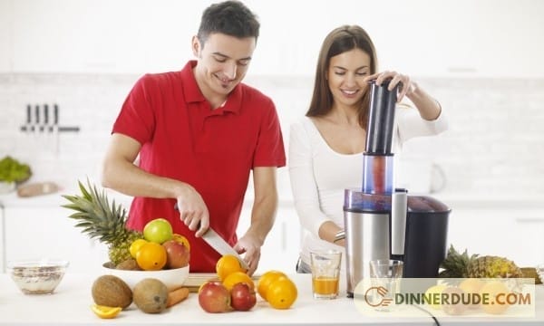 How does an electric juicer work?