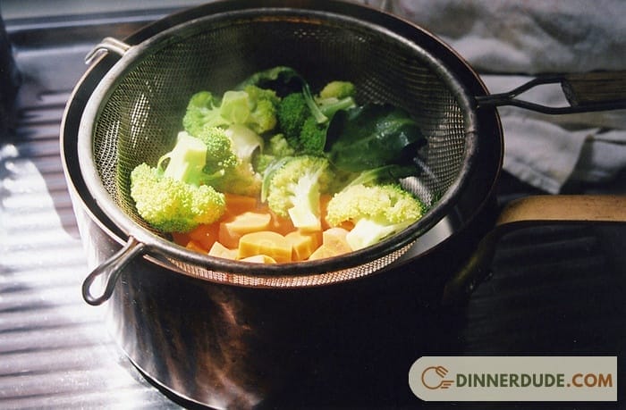 How to steam vegetables without steamer?